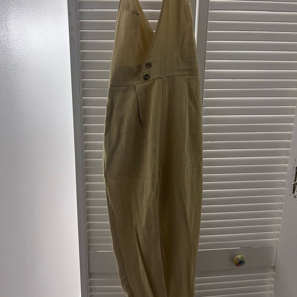 Backless yellow jumpsuit